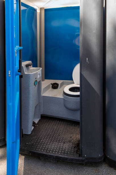 Best Portable restroom trailer rental  in Roanoke, IL