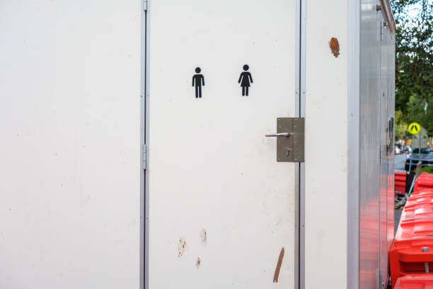 Best Portable bathroom rental  in Roanoke, IL